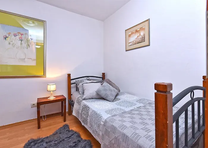 House Stinjan 2148 Ferienhaus *